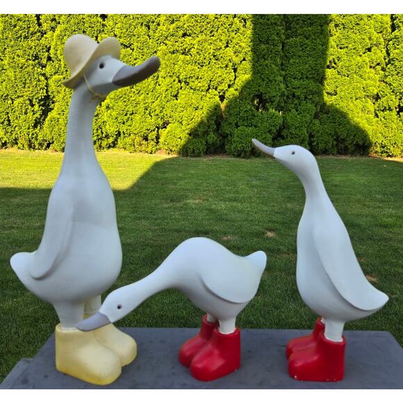 Family of Geese Set of 3 Lawn Porch Ornaments Rain Boots Hat *Read* - Picture 1 of 16